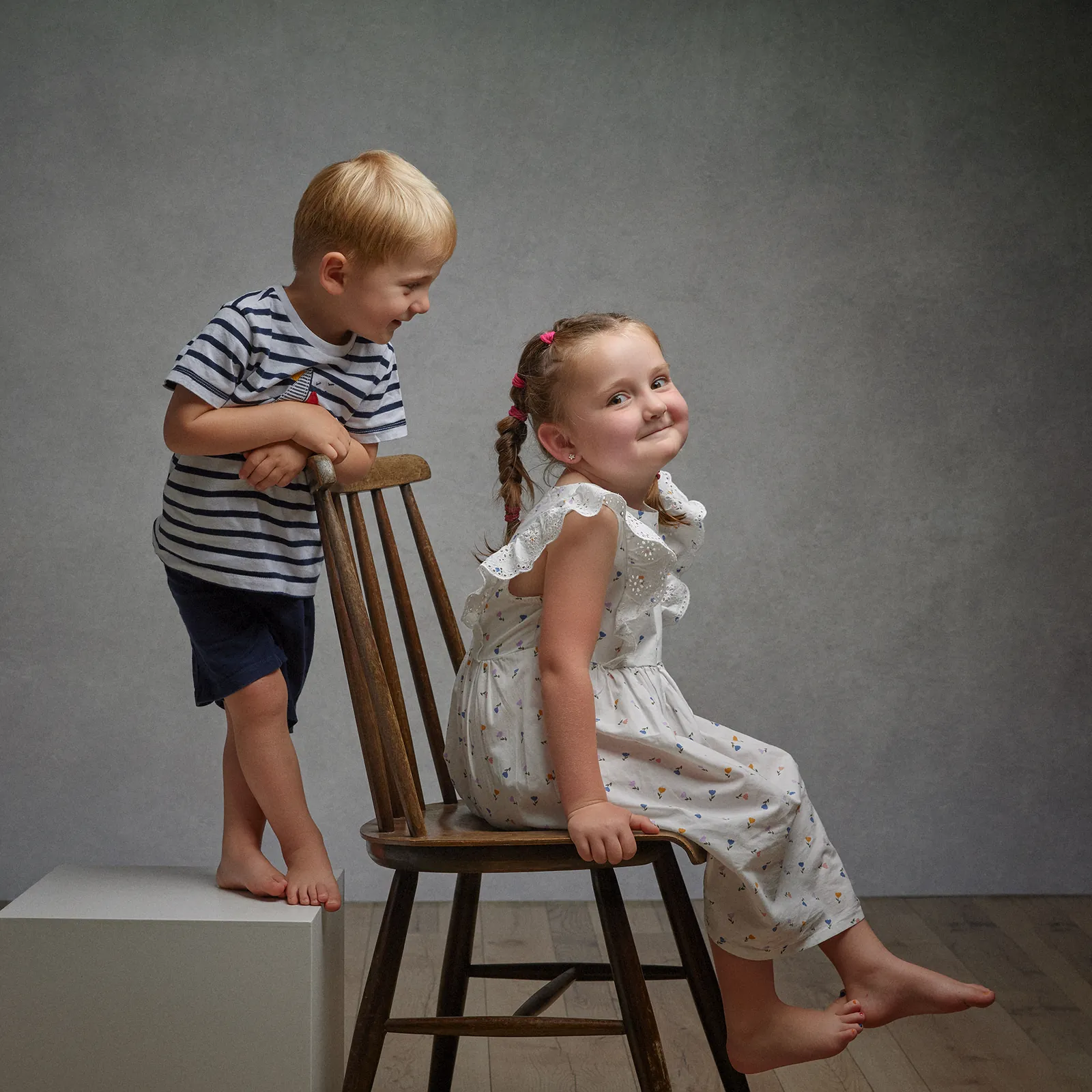 Photo d'enfants en studio à Dol-de-Bretagne