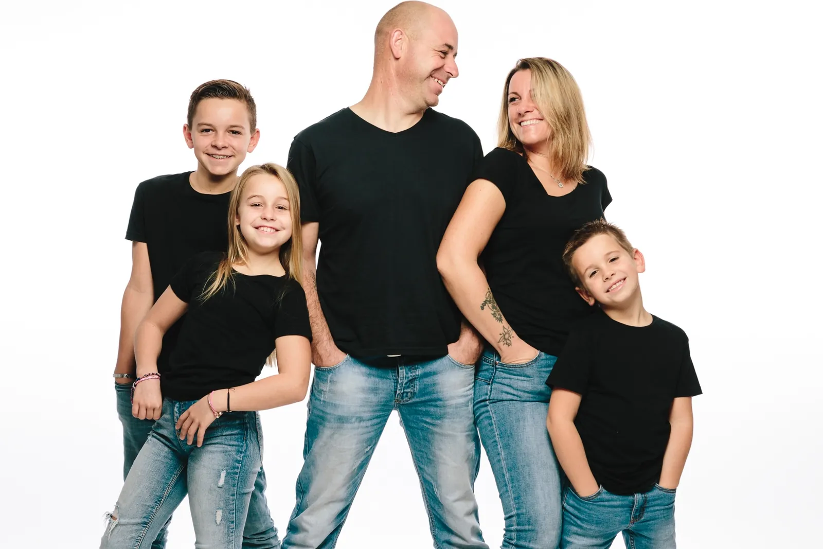 Photo de famille avec enfants en studio à Dol-de-Bretagne