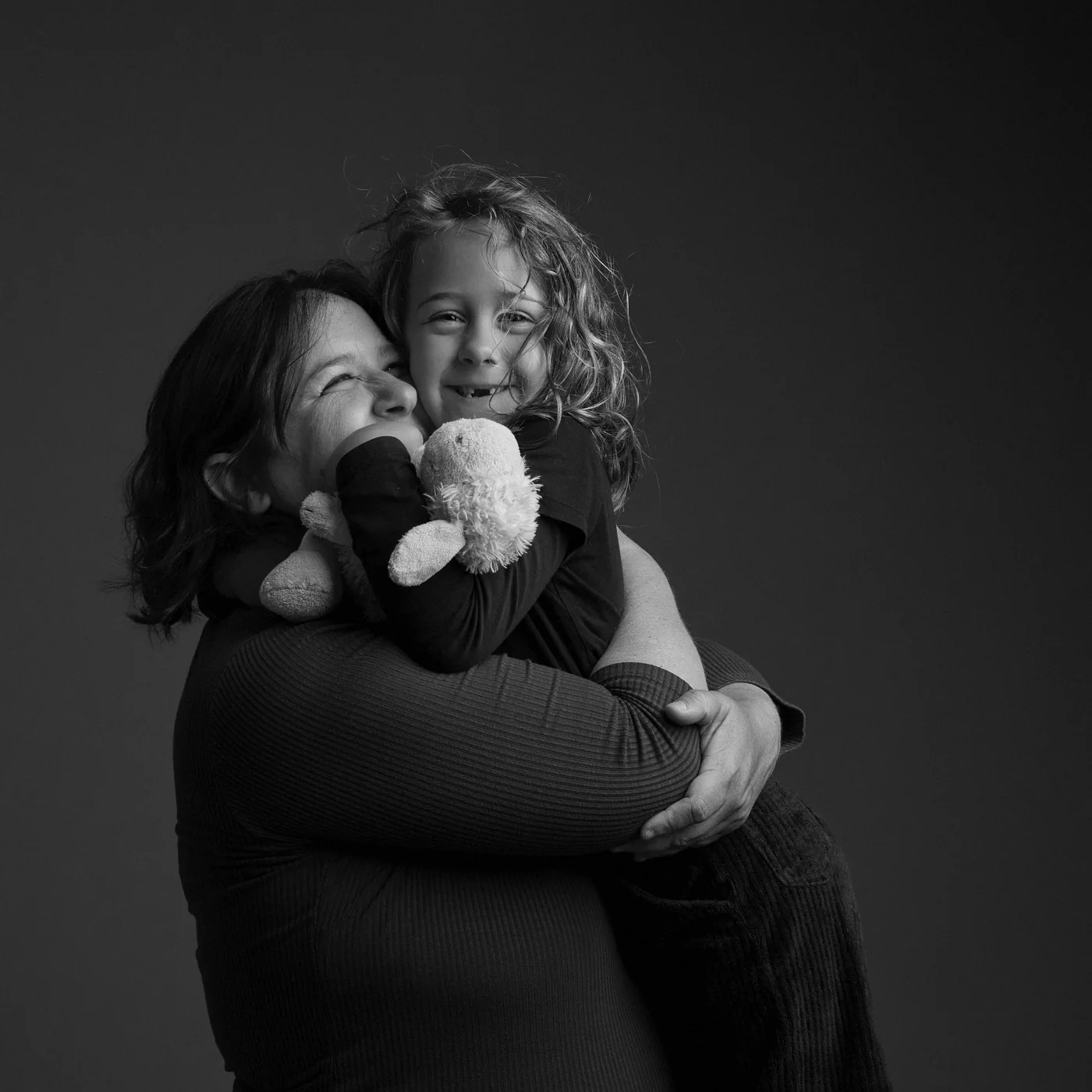 Mère et fille complices au studio de Dol-de-Bretagne