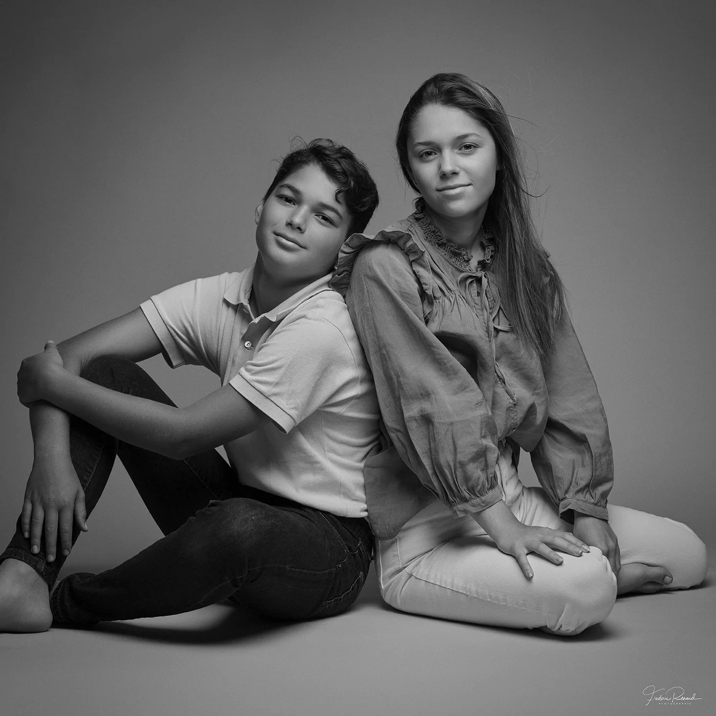 Portrait duo d'adolescents en studio à Dol-de-Bretagne