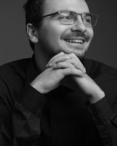 Portrait d'homme en studio à Dol-de-Bretagne