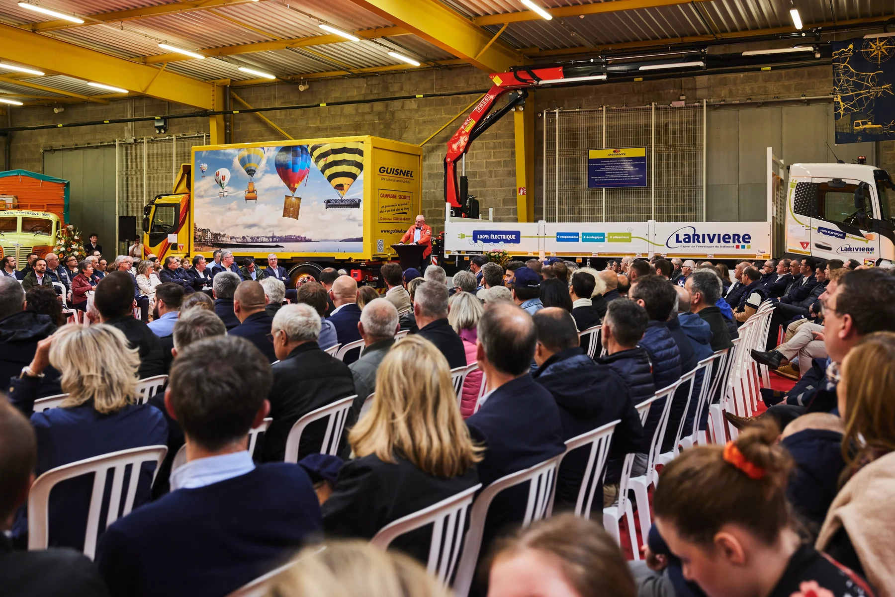 Plus de 200 invités réunis dans l'atelier Guisnel pour l'inauguration du 3 mai 2024