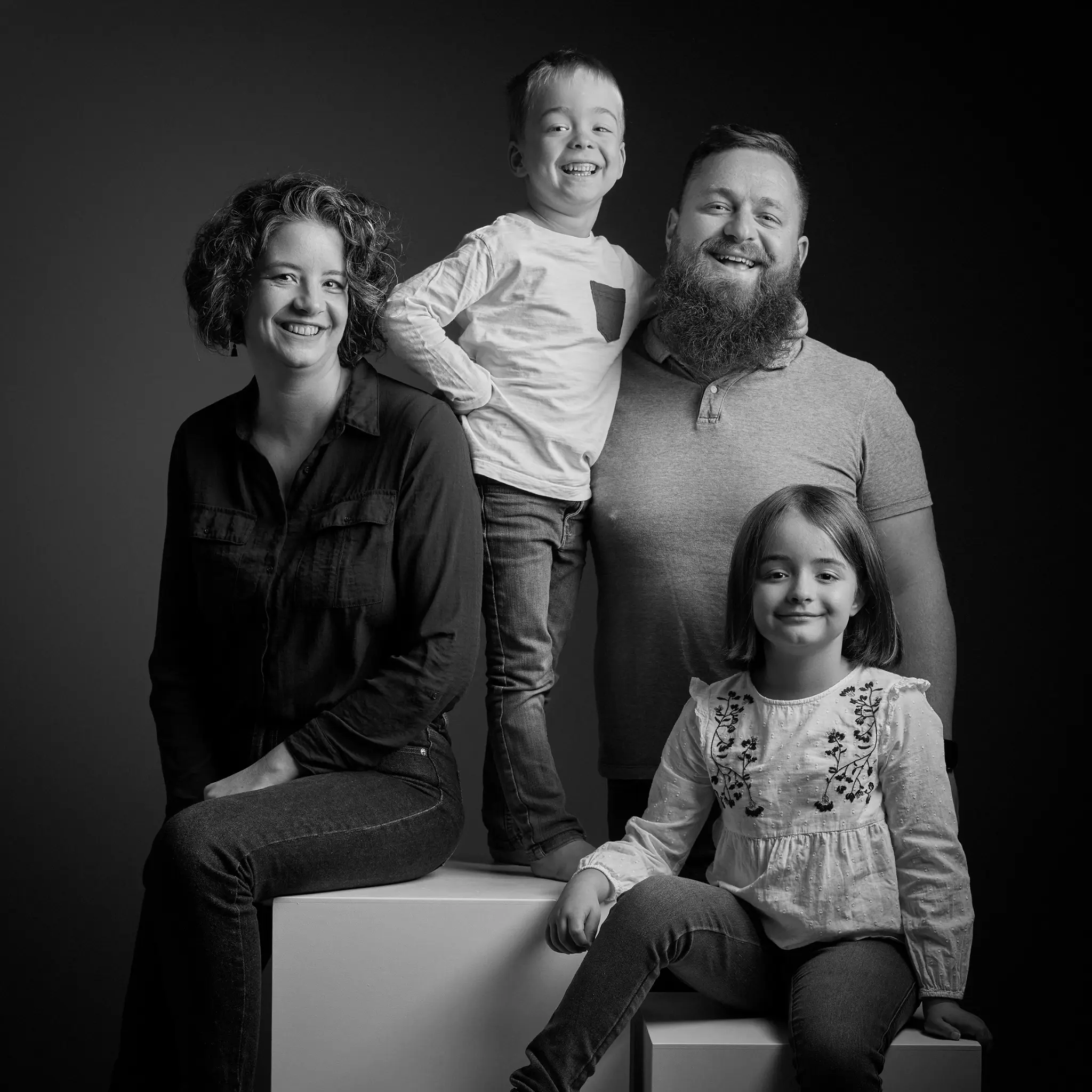 Portrait famille Humeau — Morgan, Mélanie, Salomé et Oscar, photographe famille Dol-de-Bretagne, Dinan