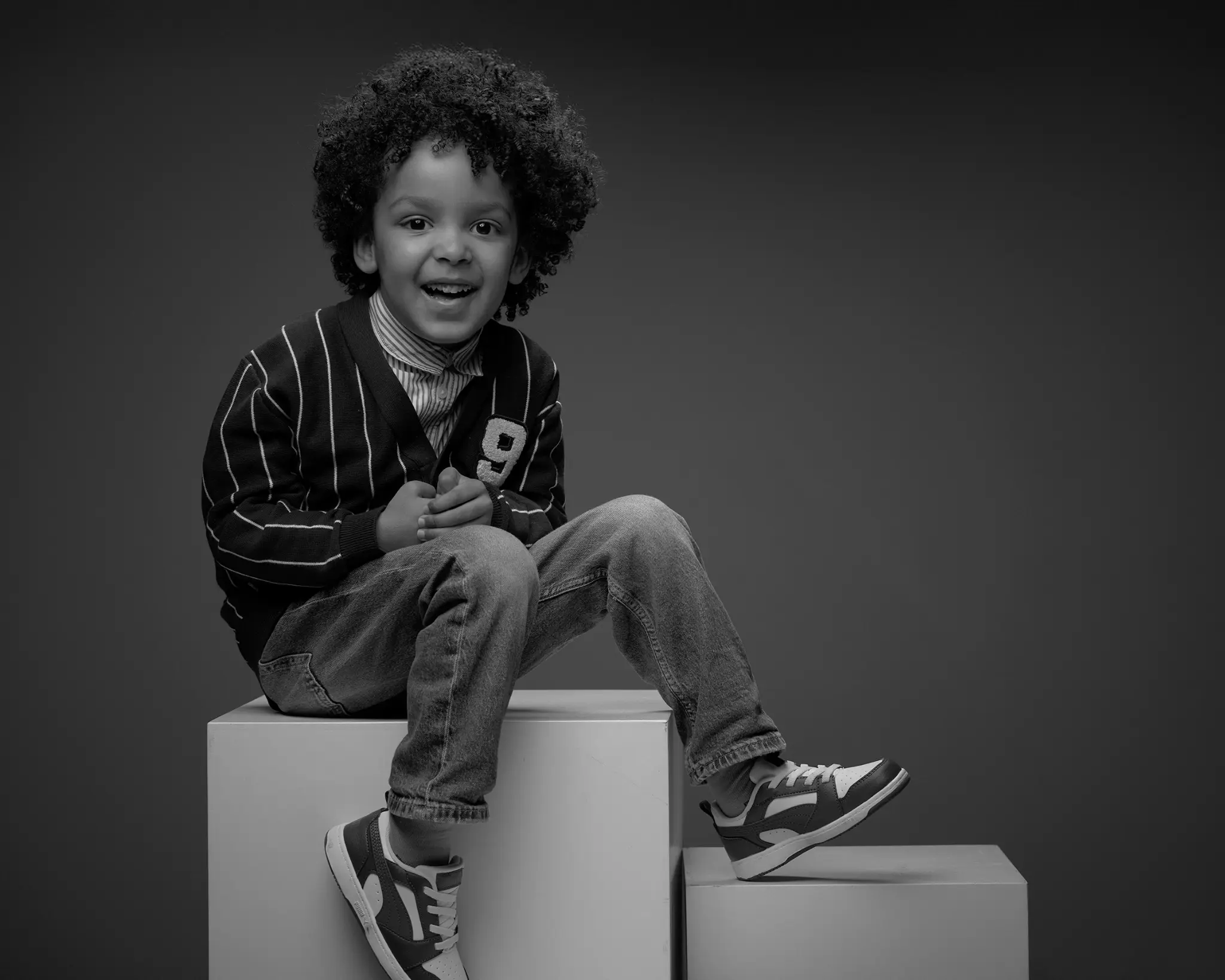 Portrait enfant Idan en noir et blanc — Studio Photo de la Baie, Dol-de-Bretagne, Ille-et-Vilaine